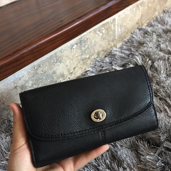 coach turnlock wallet